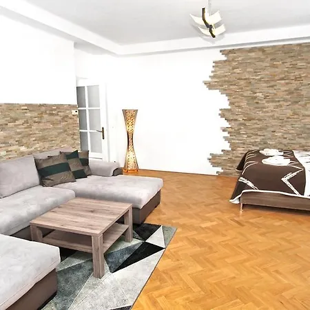 Apartman Saturn *
